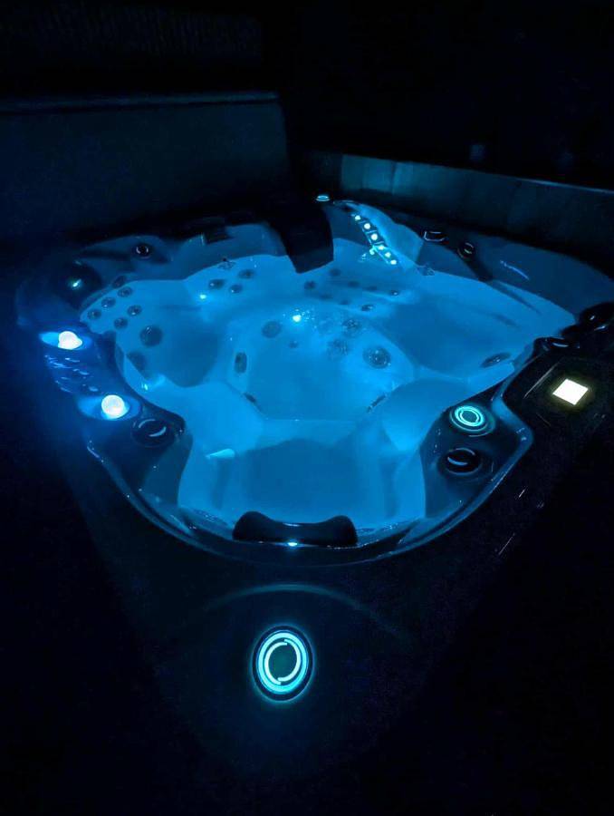 Location de vacances pour 8 personnes, avec jacuzzi et jardin à Saint-Sauvant (Vienne)