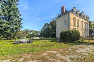 Location de vacances pour 11 personnes, avec piscine dans Parennes