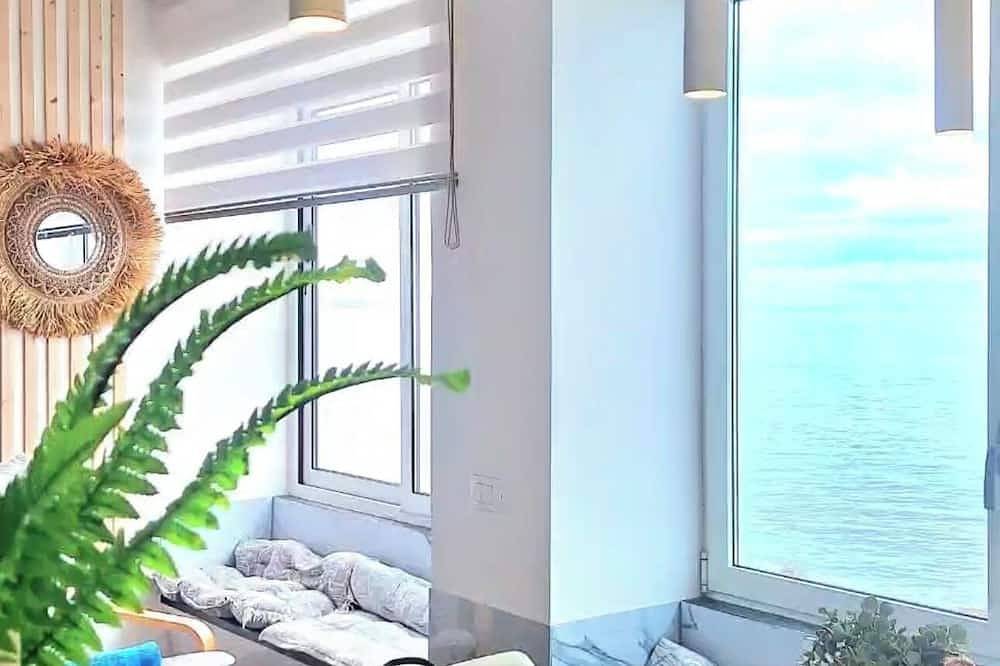 Apartamento entero, Pequeña casa junto al mar, acceso privado a la playa, estacionamiento cubierto in Trabia, Provincia de Palermo