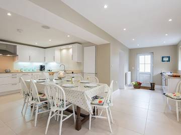 Holiday Home for 8 People in Rhosneigr, Isle of Anglesey, Photo 2