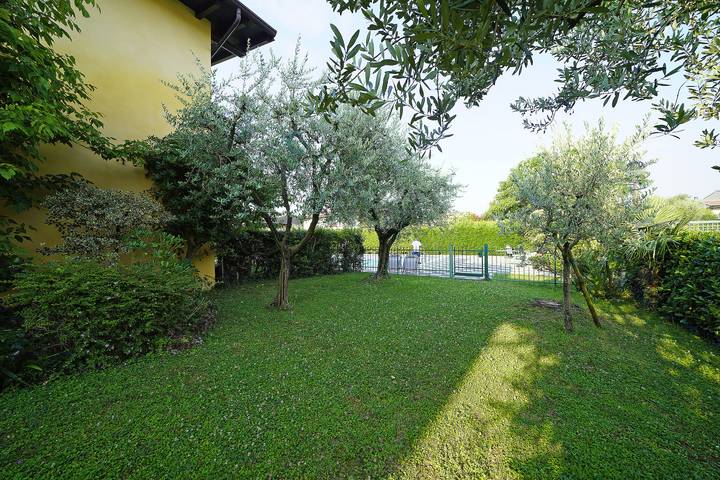 Ferienwohnung für 4 Personen, mit Terrasse und Garten sowie Pool