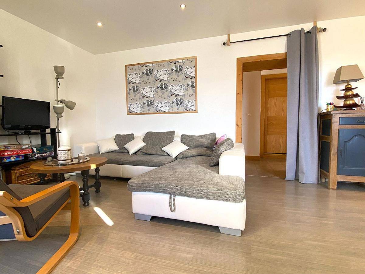Appartement entier, Two-Bedroom Apartment in Pays de Pontarlier, Jura Francais