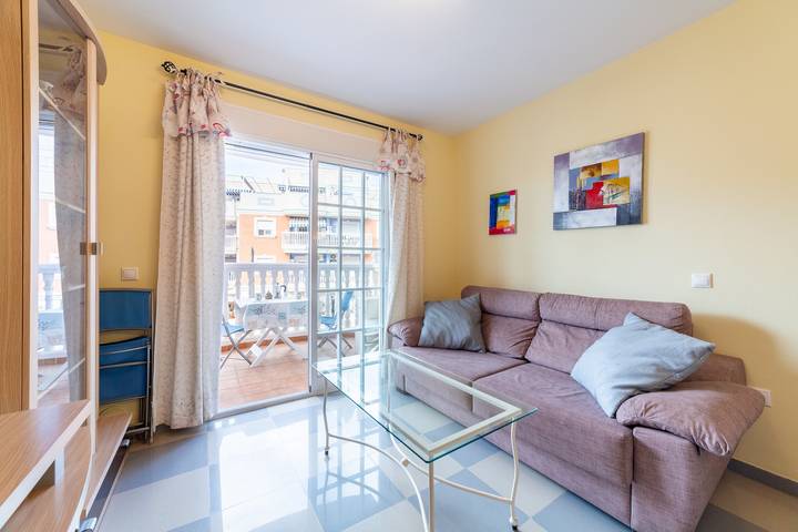 Apartamento entero, Apartamento 'Esbamar Vi' con piscina compartida, Wi-Fi y aire acondicionado in Las Marinas Roquetas, Roquetas de Mar