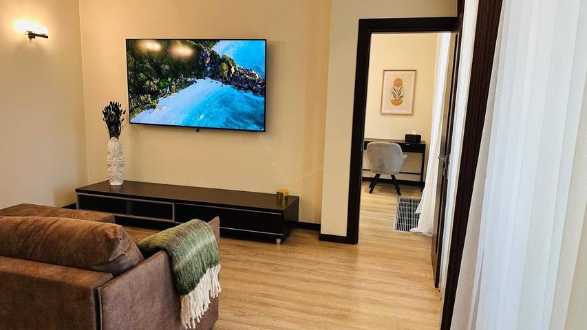 Ferienwohnung für 5 Personen, mit Balkon und Terrasse sowie Garten und Ausblick in Jurmala