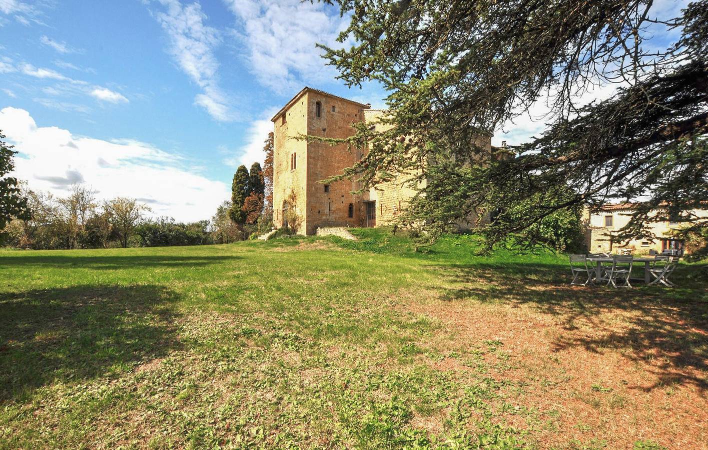 Acogedor apartamento con WiFi y jardín cerca de Malegoude, a 2 km del centro de la ciudad y del río. in Sainte-Foi, Ariège