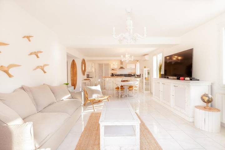 Location de vacances pour 8 personnes, avec piscine ainsi que jardin et vue, animaux acceptés à Le Revest-les-Eaux - 3