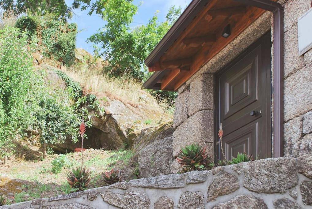 Retiro de Várzeas . Casa de Turismo Rural in Sobradelo da Goma, Distrito de Braga