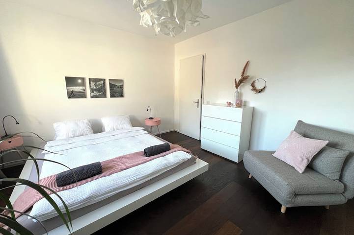 Ganze Wohnung, 3.5 Zimmer Wohnung „Casa Pluschein“ mit Traum-Aussicht an bester Lage in Flims in Flims-Dorf, Flims