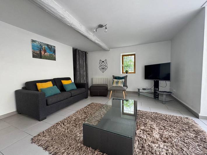 Location de vacances pour 8 personnes, avec piscine, animaux acceptés à Décines-Charpieu - 4