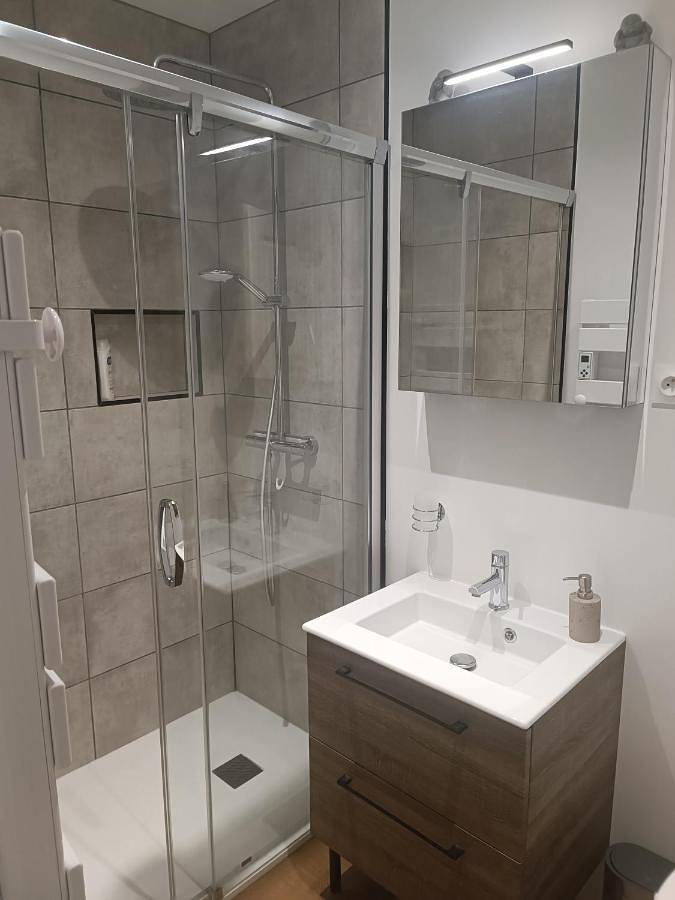 Appartement de vacances entier, Double Room with Private Bathroom in Rocbaron, Côte méditerranéenne (France)