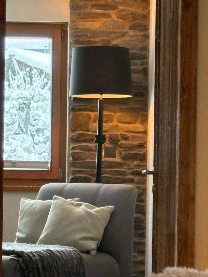 Ferienwohnung für 6 Personen, mit Balkon und Terrasse sowie Garten und Ausblick in Blatten Bei Naters