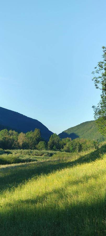 Location de vacances pour 4 personnes, avec Balcon et Terrasse ainsi que Jardin et Vue à Mijoux