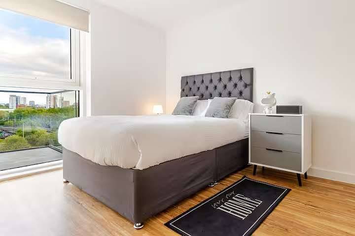 Ganze Ferienwohnung, Apartment - Sleeps 4 - Parking in Greater Manchester