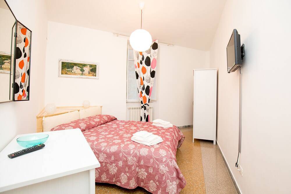 Entire apartment, \"Al Vicolo di San Getulio,\" along the walls of the Villa d'Este gardens. in Tivoli, Rome Province