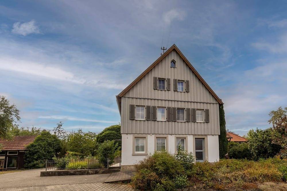 Ferienhaus vor den Toren Rothenburg ob der Tauber – mit Garten, Wintergarten, Sauna und Kachelofen. in Schrozberg, Taubertal