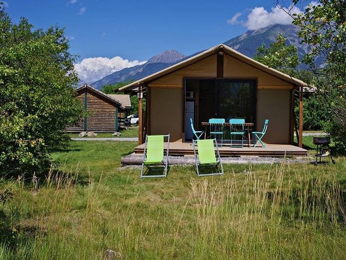Le Petit Liou - Camping Sites et Paysages - Safarizelt 6 personen - Cabane Hivernet Premium 3 Zi. mit Sanitäranlagen in Embrun, Nationalpark Écrins