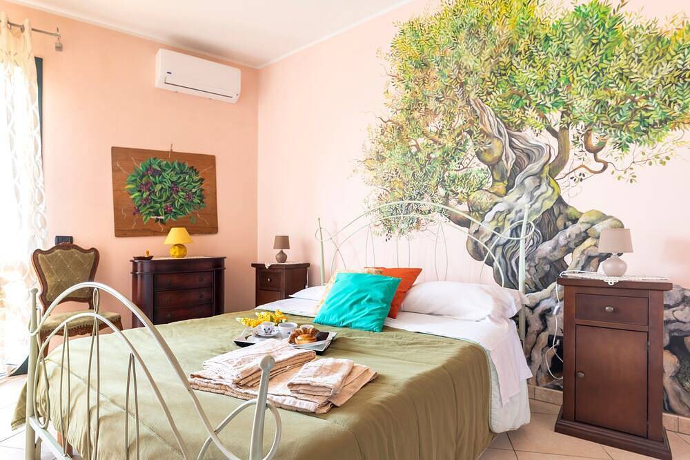 Bed and Breakfast 'Paradise - Ulivo' with Private Garden, Wi-Fi and Air Conditioning in Melendugno, Lecce Province