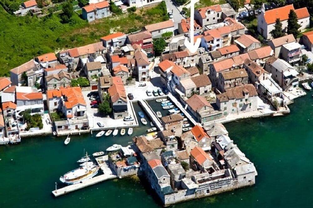 Xxxxxxxxxxxxxxx in Kastel Gomilica, Kaštela