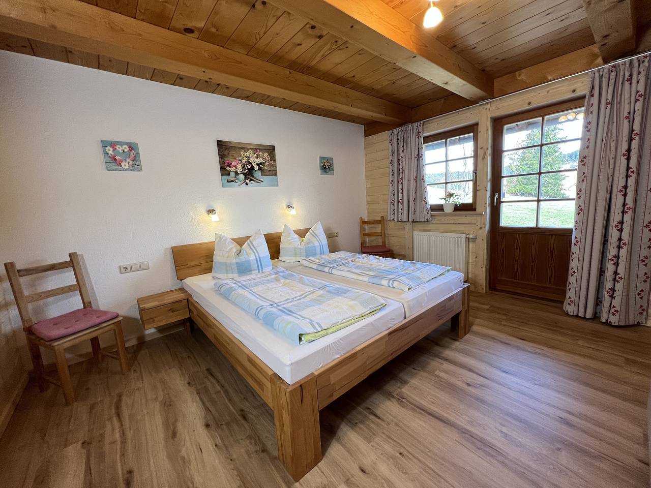 Entire apartment, Apartment 'Ferienwohnung Sonnenschein, 80 Qm' with Mountain View, Private Terrace and Shared Garden in Suedlicher Schwarzwald, Titisee-Neustadt