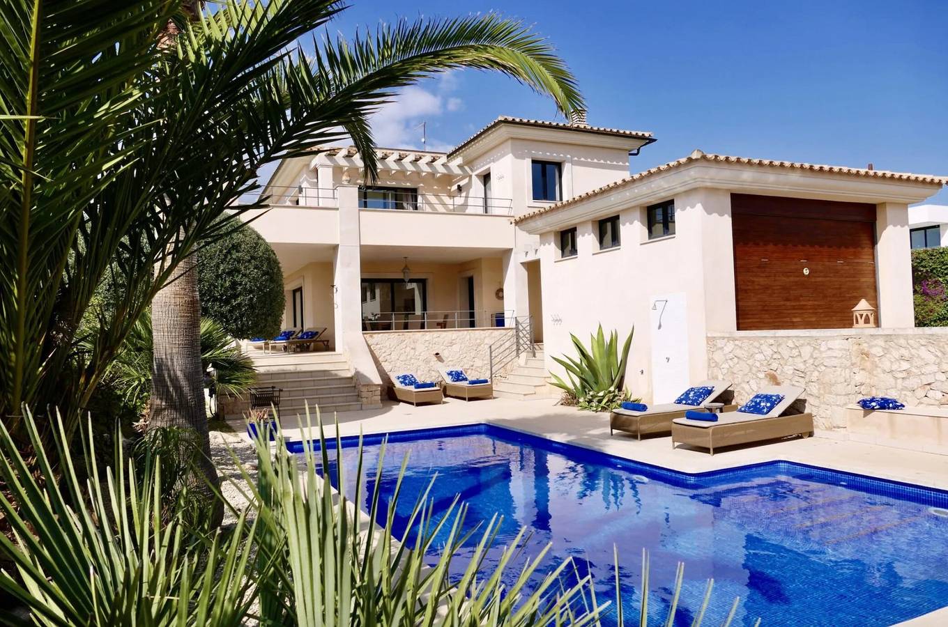 Ferienhaus "Ocean Blues" mit privatem Pool, gemeinsamer Terrasse und Wlan in Cala Santanyí, Santanyí