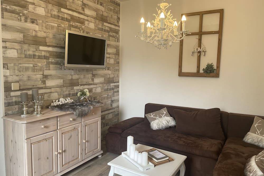 Geheel appartement, Vacation apartment, country house kitchen, directly at the park \"Fuchsgrund\" in Hohenstein-Ernstthal, Chemnitz (region)