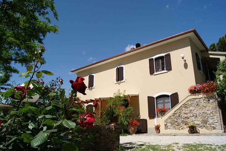 Ferienwohnung für 4 Personen, mit Garten und Pool, mit Haustier in San Vincenzo