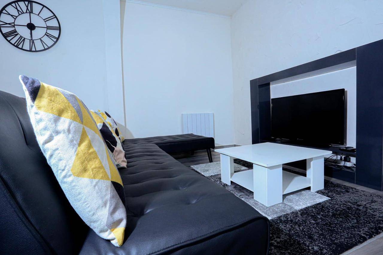Appartement entier, Three-Bedroom Apartment in Montereau-Fault-Yonne, Seine-et-Marne