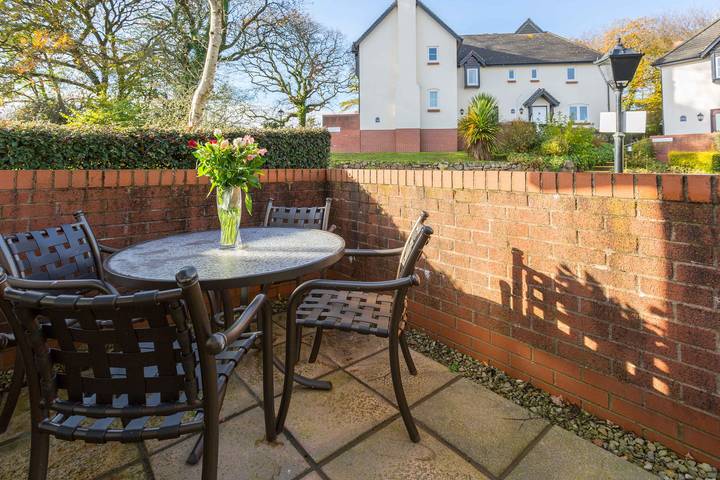 Chalet for 6 people, with balcony and pool as well as sauna in Devon