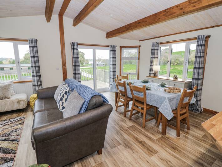 Lodge für 6 Personen mit Whirlpool in Staffordshire