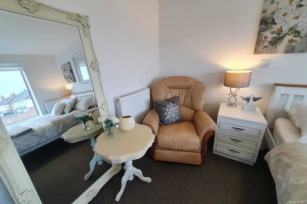 Riverdale House (4 bedrooms) Serviced Accomodation in Cleethorpes, Grimsby and Cleethorpes