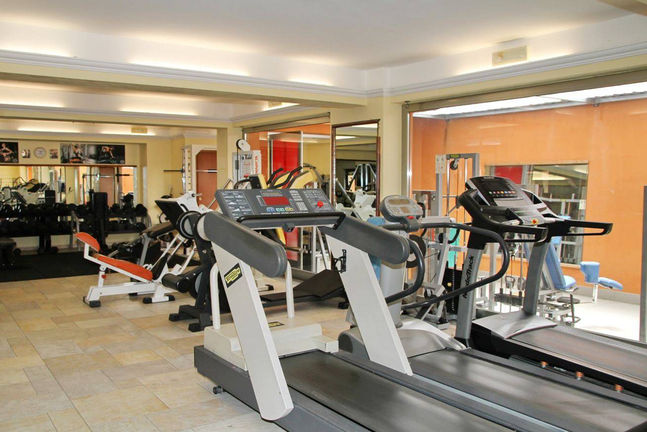 Appartamento intero, Appartamento con Cortile Privato, Palestra Accanto e Centro a Pochi Minuti in Santo Stefano di Camastra, Provincia di Messina