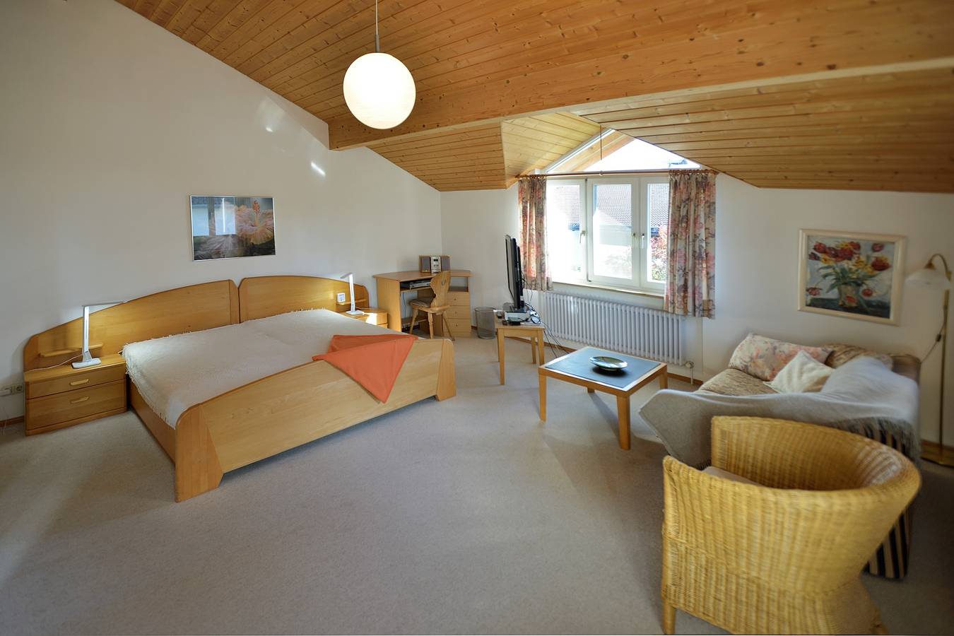 Ganze Ferienwohnung, Haus Johanna - Ferienwohnung 50qm, mit Balkon in Seebruck, Chiemsee