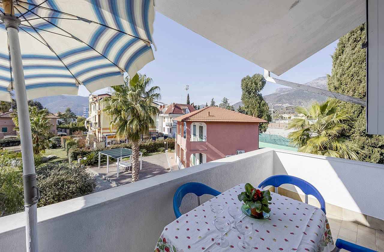 Entire holiday apartment, Holiday apartment mit Klimaanlage und Pool  in Loano, Riviera di Ponente
