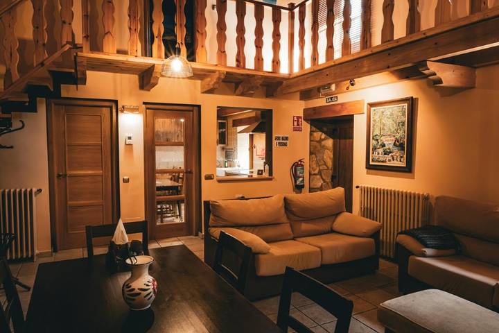 Casa rural para 6 personas, con jardín y vistas, Se admiten mascotas en Carrocera - 3