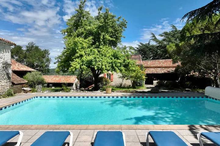 Location de vacances pour 14 personnes à Sainte-Colombe-de-Villeneuve