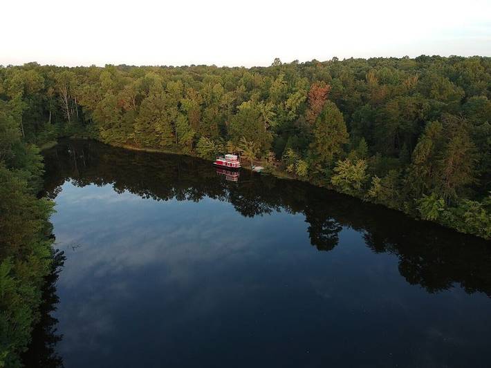 Tugboat/Private Lake - Farm Animals - Fish, Swim, Boat, Hike/Bike 5+Miles Trails in Louisa County