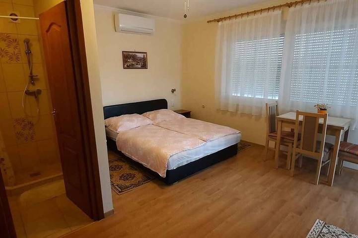 Ganze Wohnung, Ferienwohnung mit Wlan und Klimaanlage in Keszthely, Balaton Region
