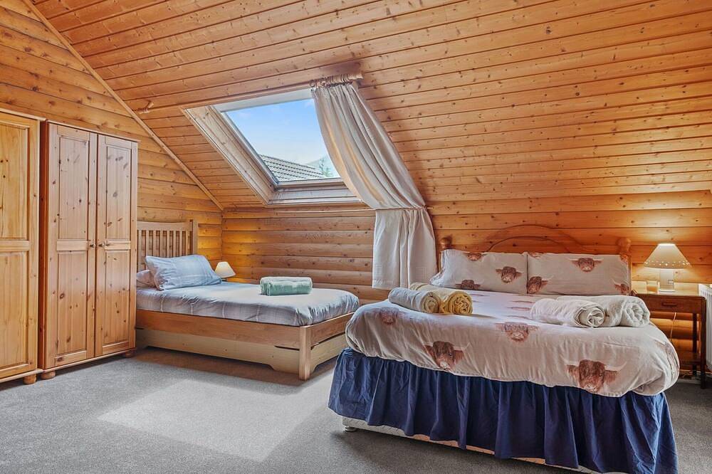 Wonderful  villa for 10 guests with Wifi and pets allowed in Nevis Range, Fort William
