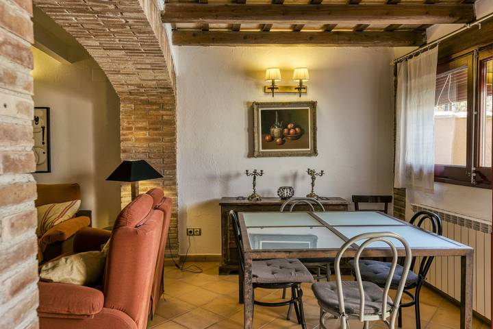 Casa de vacaciones 'Ca La Maria' con vistas a la montaña, terraza privada y Wi-Fi in Báscara, Alt Empordà