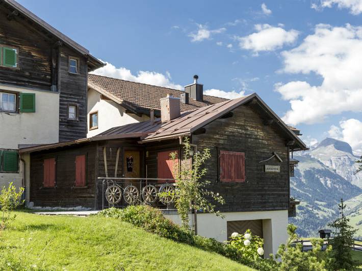 Ferienwohnung für 4 Personen, mit Terrasse und Garten in Mundaun