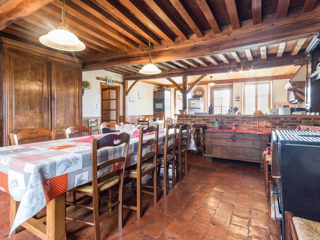 Casa espaciosa con chimenea en el corazón del Parque Morvan in Quarré-les-Tombes, Parque natural de Morvan