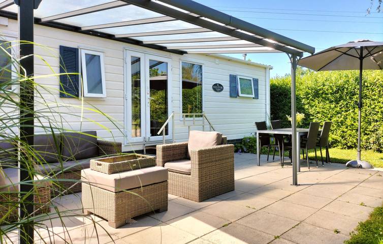 Vakantiehuis voor 4 personen, with tuin and zwembad as well as terras in Heinkenszand