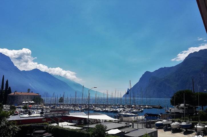 Appart’hôtel pour 4 personnes, avec vue ainsi que balcon et vue sur le lac