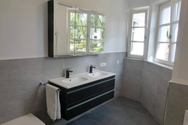 Ferienhaus für 25 Personen, mit Balkon und Terrasse sowie Garten und Ausblick in Roetgen - 4
