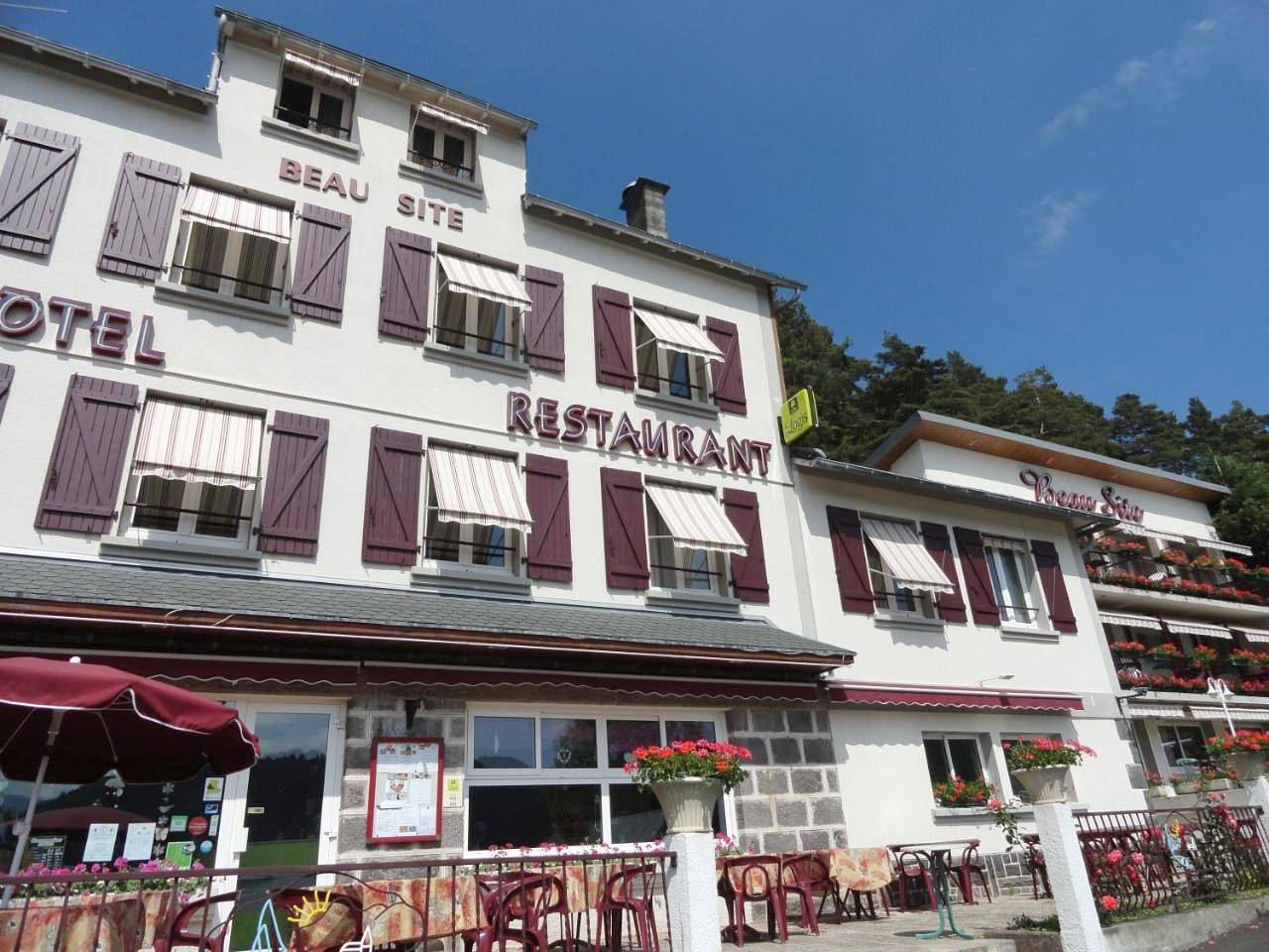 Logis Hôtel Restaurant Spa le Beau Site in Chambon-sur-Lac, Parc naturel régional des Volcans d'Auvergne