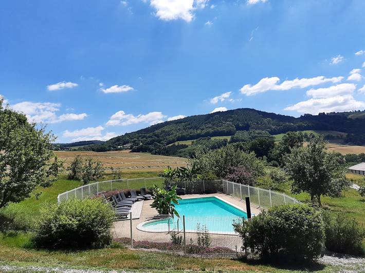 Gîte pour 6 personnes, avec terrasse ainsi que jardin et piscine, animaux acceptés à Junhac - 4