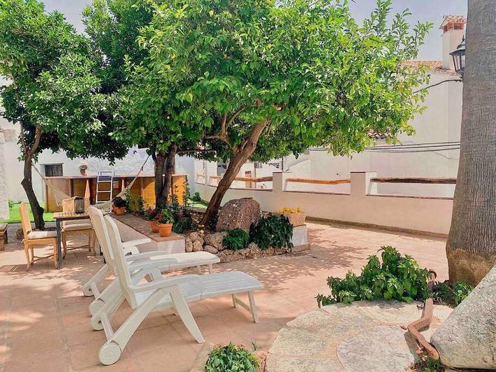 Casa rural para 7 personas, con piscina y jardín además de vistas y terraza en Benadalid