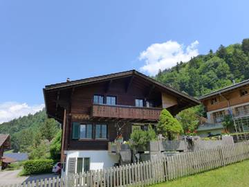Gîte pour 4 personnes, avec balcon ainsi que jardin et vue à Kandergrund