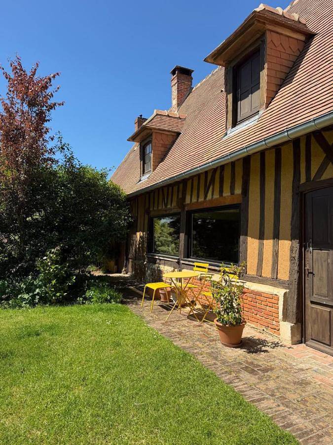 Location de vacances pour 10 personnes, avec Terrasse et Jardin à Épégard