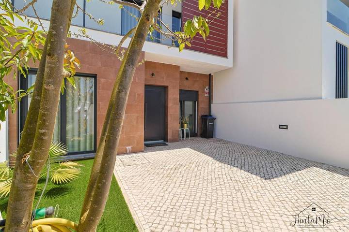 Location de vacances pour 8 personnes, avec vue et jardin dans Fernão Ferro